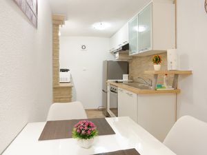 23274017-Ferienwohnung-3-Trogir-300x225-3