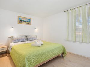 23274017-Ferienwohnung-3-Trogir-300x225-5