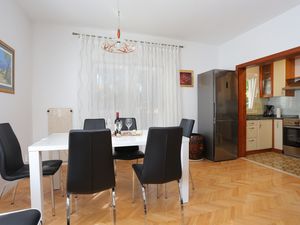 23274027-Ferienwohnung-6-Trogir-300x225-4