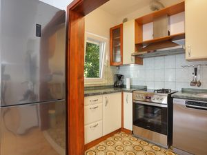 23274027-Ferienwohnung-6-Trogir-300x225-5