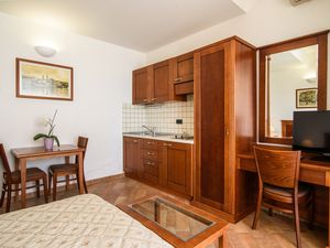 23657687-Ferienwohnung-2-Trogir-300x225-1