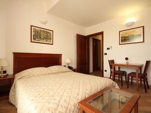 23657687-Ferienwohnung-2-Trogir-300x225-5