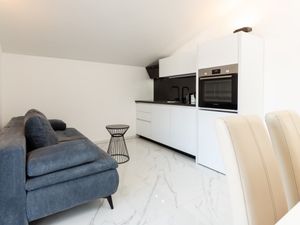 23964515-Ferienwohnung-3-Trogir-300x225-4