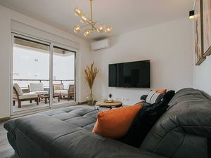 23964541-Ferienwohnung-4-Trogir-300x225-0