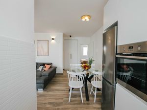 23964541-Ferienwohnung-4-Trogir-300x225-4