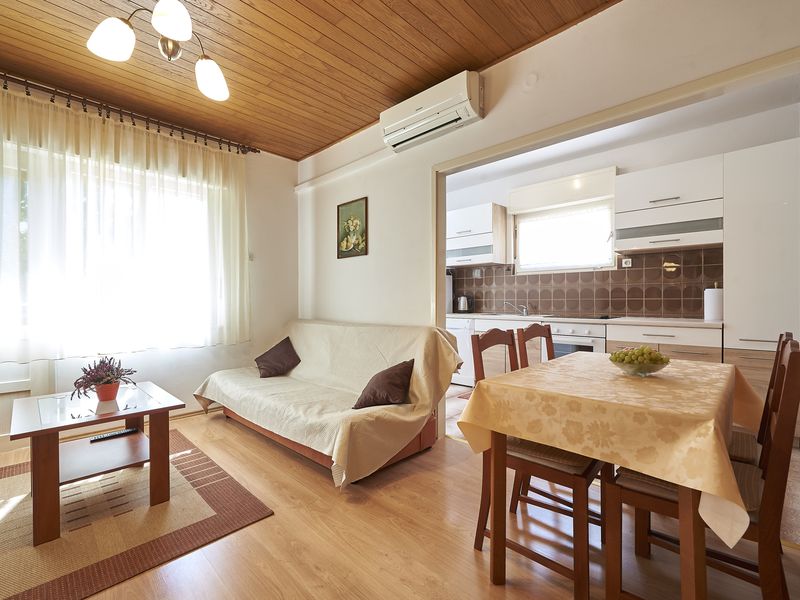 23931660-Ferienwohnung-4-Trogir-800x600-2