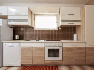 23931660-Ferienwohnung-4-Trogir-300x225-3