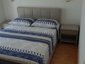 23928912-Ferienwohnung-4-Trogir-300x225-5