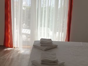 23928915-Ferienwohnung-6-Trogir-300x225-4