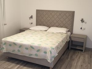 23928915-Ferienwohnung-6-Trogir-300x225-5