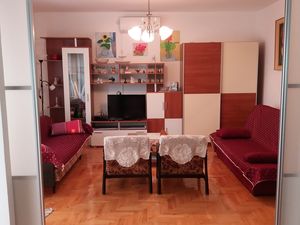 23930627-Ferienwohnung-4-Trogir-300x225-1