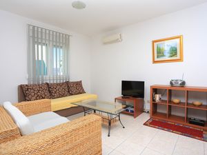 23931298-Ferienwohnung-5-Trogir-300x225-1