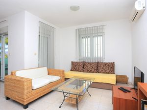 23931298-Ferienwohnung-5-Trogir-300x225-2