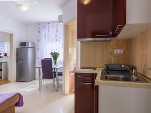 23932222-Ferienwohnung-3-Trogir-300x225-5