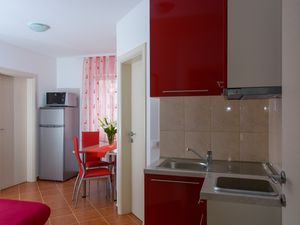 23932221-Ferienwohnung-3-Trogir-300x225-4