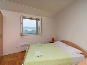 23730580-Ferienwohnung-5-Trogir-300x225-2