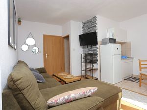 24026440-Ferienwohnung-4-Trogir-300x225-2