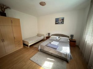 24026453-Ferienwohnung-4-Trogir-300x225-5