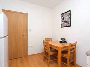 24026456-Ferienwohnung-2-Trogir-300x225-1