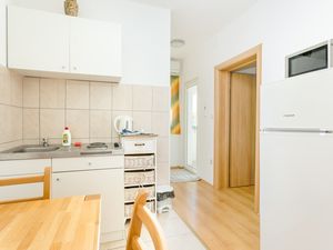 24026456-Ferienwohnung-2-Trogir-300x225-3