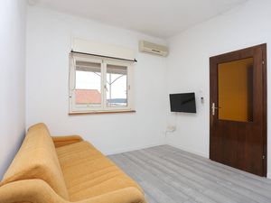 24027843-Ferienwohnung-4-Trogir-300x225-1