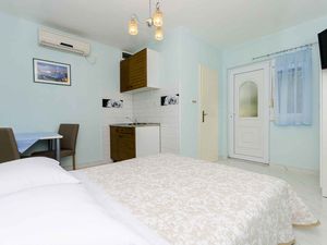 24030788-Ferienwohnung-2-Trogir-300x225-1