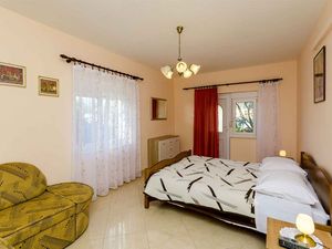 24030789-Ferienwohnung-3-Trogir-300x225-3