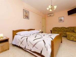 24030789-Ferienwohnung-3-Trogir-300x225-4