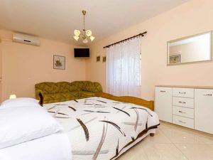 24030789-Ferienwohnung-3-Trogir-300x225-5