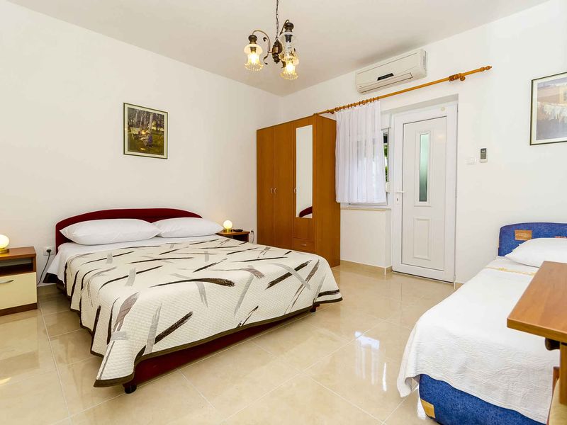 24030792-Ferienwohnung-3-Trogir-800x600-1