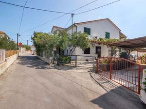 24032890-Ferienwohnung-4-Trogir-300x225-2