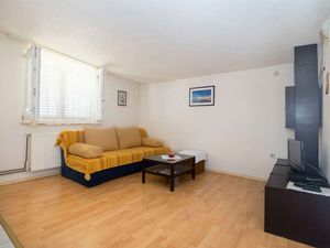 24032890-Ferienwohnung-4-Trogir-300x225-4