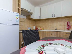 24032905-Ferienwohnung-6-Trogir-300x225-4