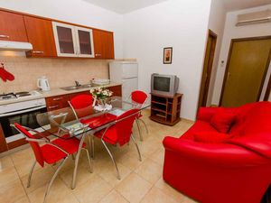 24032927-Ferienwohnung-6-Trogir-300x225-2