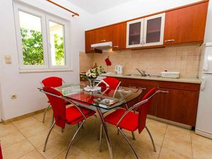 24032927-Ferienwohnung-6-Trogir-300x225-3