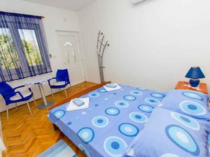 24032929-Ferienwohnung-2-Trogir-300x225-2