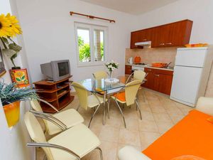 24032935-Ferienwohnung-3-Trogir-300x225-2