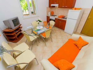 24032935-Ferienwohnung-3-Trogir-300x225-3