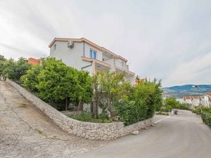 24033335-Ferienwohnung-5-Trogir-300x225-0