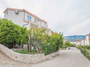 24033335-Ferienwohnung-5-Trogir-300x225-1