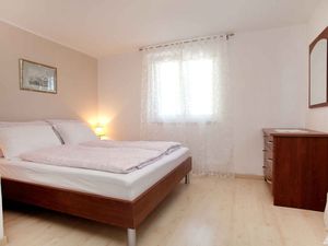 24033412-Ferienwohnung-4-Trogir-300x225-1