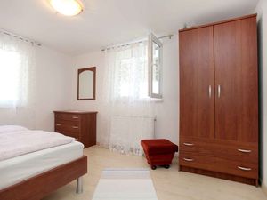 24033412-Ferienwohnung-4-Trogir-300x225-2