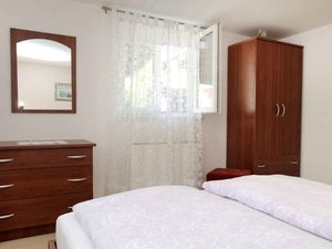 24033412-Ferienwohnung-4-Trogir-300x225-4