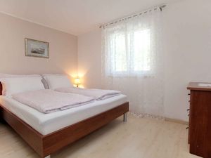 24033412-Ferienwohnung-4-Trogir-300x225-5