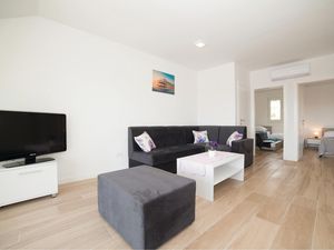 23737633-Ferienwohnung-3-Trogir-300x225-3