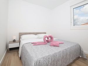 23737633-Ferienwohnung-3-Trogir-300x225-5