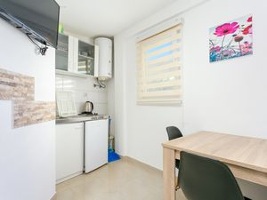 23984356-Ferienwohnung-2-Trogir-300x225-2