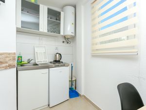 23984356-Ferienwohnung-2-Trogir-300x225-3