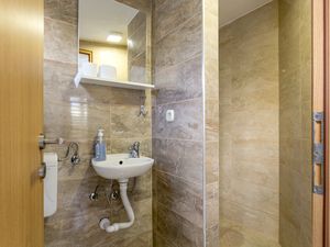 23984356-Ferienwohnung-2-Trogir-300x225-5