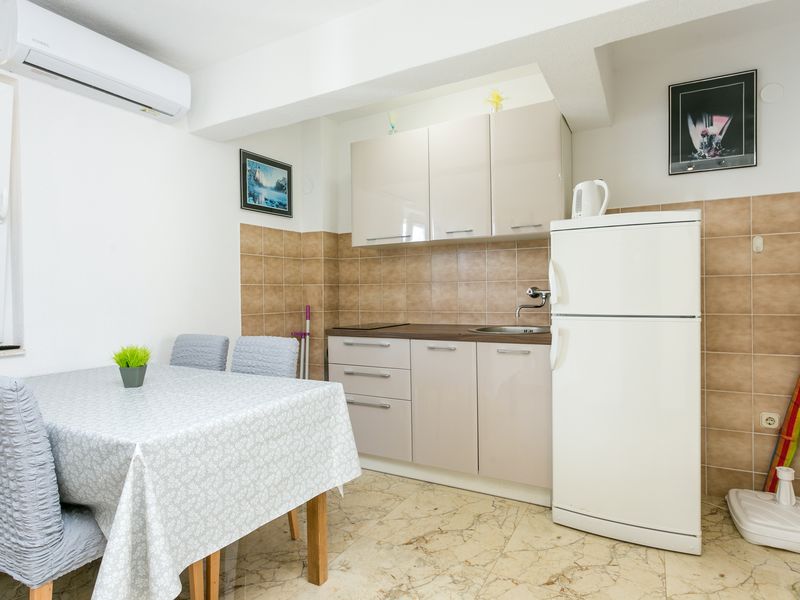 23984358-Ferienwohnung-5-Trogir-800x600-2